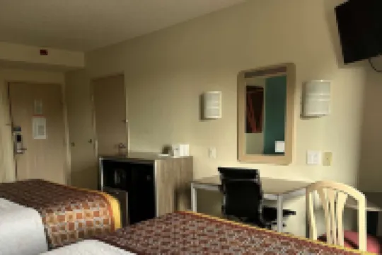 Howard Johnson by Wyndham Clarksville Tennessee