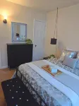 Charming 2-bedroom apartment with WiFi, AC in Portsmouth. Close to Rivers Casino