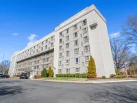 315 LoSo Hotel Airport Hotels near Revolution Park