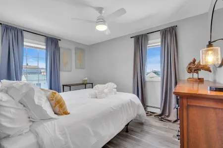 Walk to Beach & Parking with BBQ+Laundry & Linens+Towels