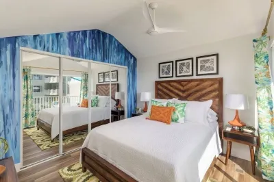 Luxury 2 story condo with 2 bedrooms and 2 balconies in tranquil Melbourne