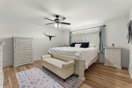 Modern Getaway - Near Golf & Casinos Отели рядом с достопримечательностью «Crying Eagle Brewing Company»