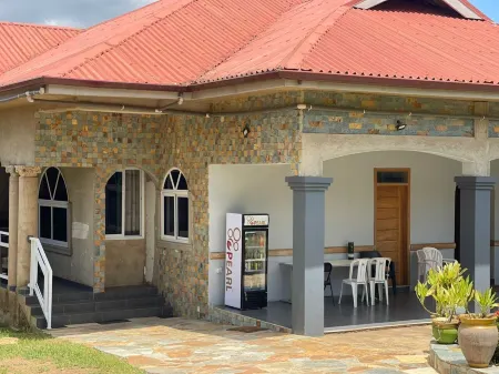 Hide View Hotel Отели в г. Larteh