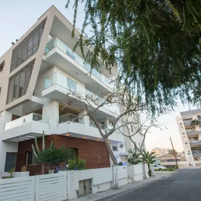 Mesogios House Suites Отели рядом с достопримечательностью «Площадь Европы»