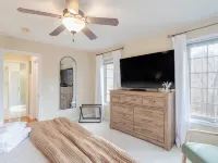 4-Bedroom Retreat in Massanutten: Hot Tub, Near Skiing, Golf, & Adventure Park Hotels in Massanutten