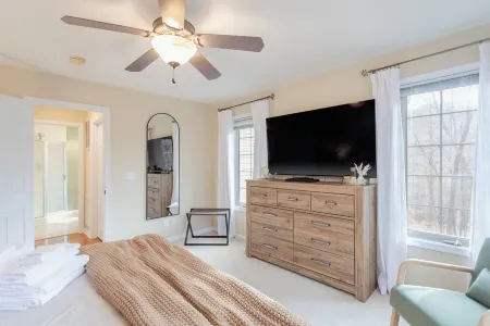 4-Bedroom Retreat in Massanutten: Hot Tub, Near Skiing, Golf, & Adventure Park