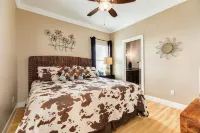 6-bedroom house on fabulous Surfside Beach with private volleyball court