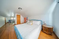 4BedR Sleeps 12  Central Location & Pet-Friendly