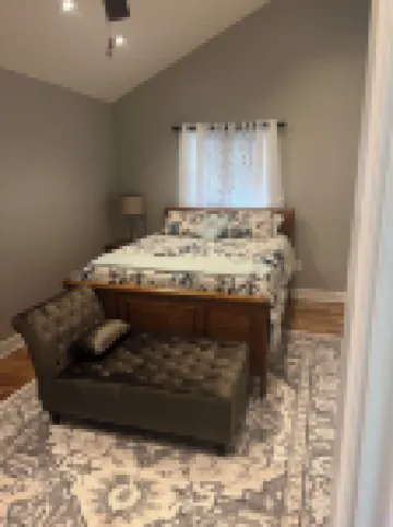 Charming 2-bedroom house in wonderful Portsmouth with AC, WiFi Hotels in Scioto County