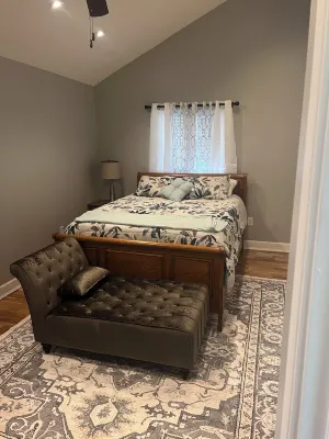 Charming 2-bedroom house in wonderful Portsmouth with AC, WiFi