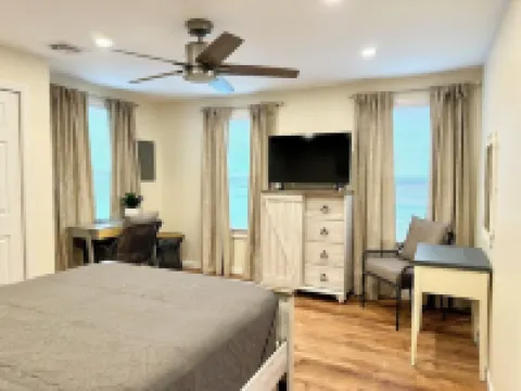 Charming Mountain-View Waterfront Retreat – Hot Tub, Sauna, Game Room & Fire Pit