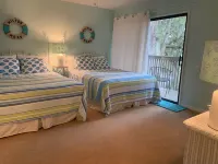 Beautiful Palmetto Dunes 3 BR Villa, Overlooks Golf Course  and Walk To Beach