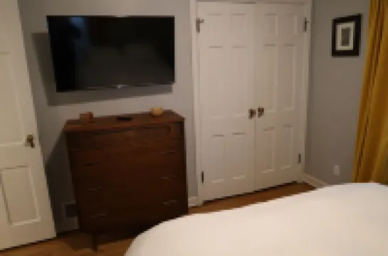 Bluebird // Charming 2-Bedroom, 1 Bathroom House, 5 Blocks to Mayo Clinic