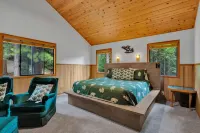 NEW! Luxury Cabin W/Deck, views & Playground! Pool, Slots, Fun, Snow !