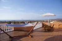 4 Bed Villa in Town, 10m Pool, Kid Slide, Pool Fence, BBQ, Outdoor Lounges