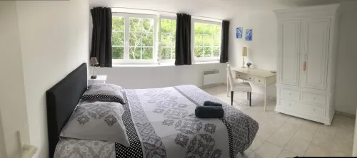 Single-storey house 125 m² facing the sea, patio with barbecue and garden.