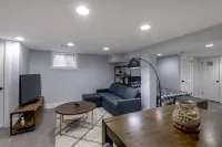 Clean&Cozy English Basement