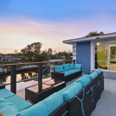 Waterfront 5Br Luxury Home – Pool, Spa, Boat Lift, Putting Green, Fire Pit