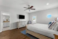 30A Pet Friendly Beach House - 33 Sunset by Panhandle Getaways Hotels in Rosemary Beach