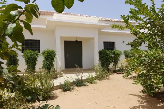 Charming villa with 5 bedrooms, 4 bathrooms with swimming pool and magnificent tropical garden. Hotels in Ngaparou