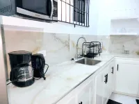 Spacious, modern 2-bedroom apartment, Westend Negril with AC, WiFi, W/Heater