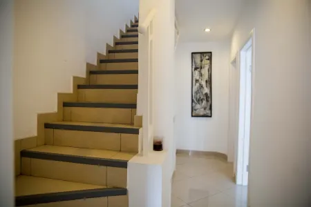 Beautiful and Secured 3 bedroom Townhouse For Rental at East Legon. Отели в г. Adjiringanor