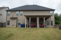 Tranquility with comfort in mind. W Fire-pit & pool table. Proximity to airport