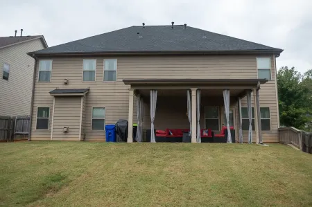 Tranquility with comfort in mind. W Fire-pit & pool table. Proximity to airport