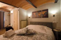 Villa with Private Pool, Large Garden, Panoramic View and Air Conditioning Hotels in Cetona