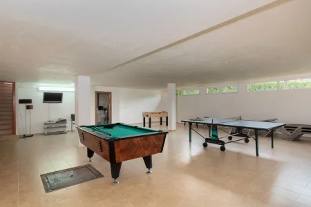 Exceptional Private Villa with Sea Views - large pool and designer paved gardens Отели в г. Багур