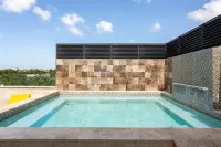 Rooftop Pool w/Lounge Area-Studio Sleeps 2 #U3