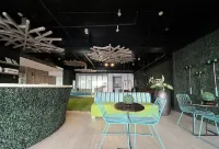 KL Tower Spacious Parkview 1BR w/ Balcony near Greenbelt Mall Makati