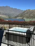 Viscount Lodge with Hot Tub