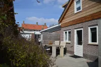 Modern styled holiday home at the base of the dunes, nearby beach and sea!