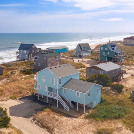 Beachfront 5-Bedroom Family-Friendly Vacation Home with Hot Tub! Sleeps 12