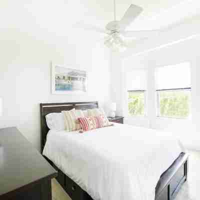 "Casa del Siesta" Mediterranean Luxury by the Beach — Pool, Spa & Private Dock Rooms
