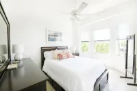 "Casa del Siesta" Mediterranean Luxury by the Beach — Pool, Spa & Private Dock - Hot Tub