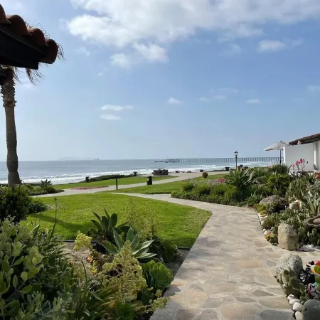 Cozy condo 2 minutes from the beach at a tennis resort gated community