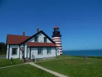 Cozy cottage, steps from the beach.