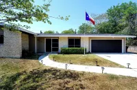 Beautiful Oasis With Pool / Game Room / Wonderful Location Hotels in Northwest San Antonio