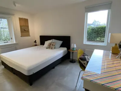 Prachtig Designhuis, Rustige Ligging, Zwembad, Speeltuin, Fietsen in de Duinen Hotels near Klimmen EnZo