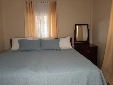 Rosa's Apartment - Clean, Comfort and Convenience