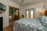 Gallows Point 3A-Luxury oceanfront lower 1 BR condo at Gallows Point Resort のホテル