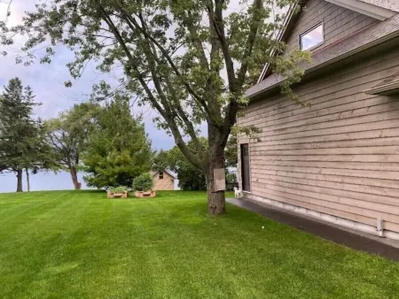 Lovely spacious 600sq ft loft with beautiful views