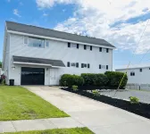 Walkable, modern, spacious village home, dockage, hot tub, fenced in yard. Hotels in Clayton