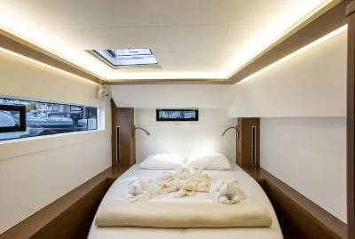 Captained, or bareboat, yacht for island hopping and dining in the amazing BVI!  호텔