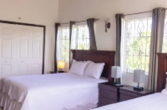 PERFECT FOR LARGE GROUPS-EXCELLENT LOCATION, MINUTES FROM EVERYTHING.  호텔