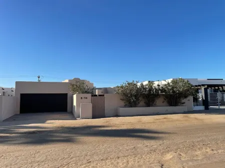 80 steps from the beach with beautiful views, Canto De Los Pajaros Beach House