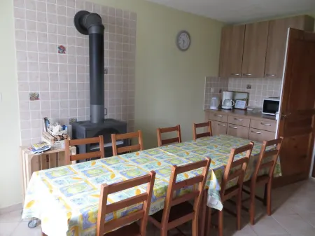 2nd floor apartment 130 m2 shared entrance Отели в г. Ле Шени