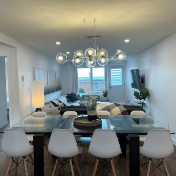 Grandiose!, Ground floor, 3 Bedrooms! Vue Chateau!!! Renovated, Air-conditioned, Free parking